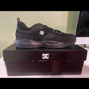 DC black shoes